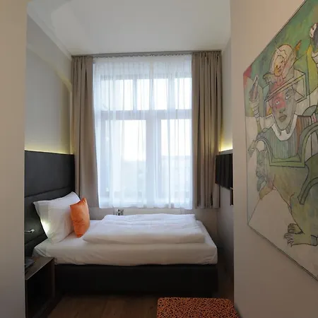Eee Hotel 3*