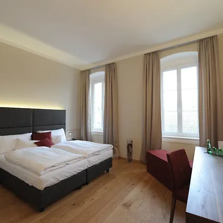 Hotel Eee Perg