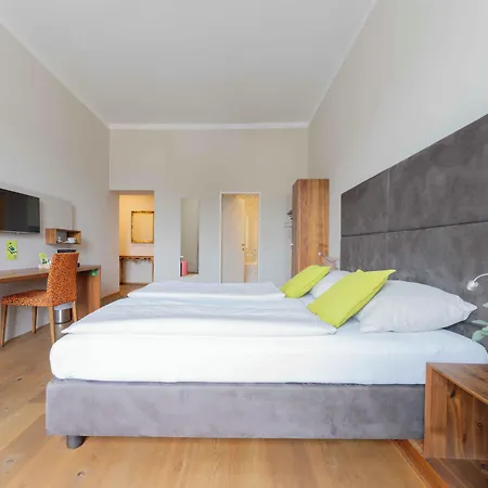 Hotel Eee Perg