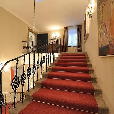 Eee Hotel 3*