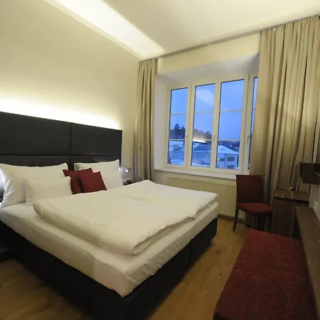Hotel Eee 3*